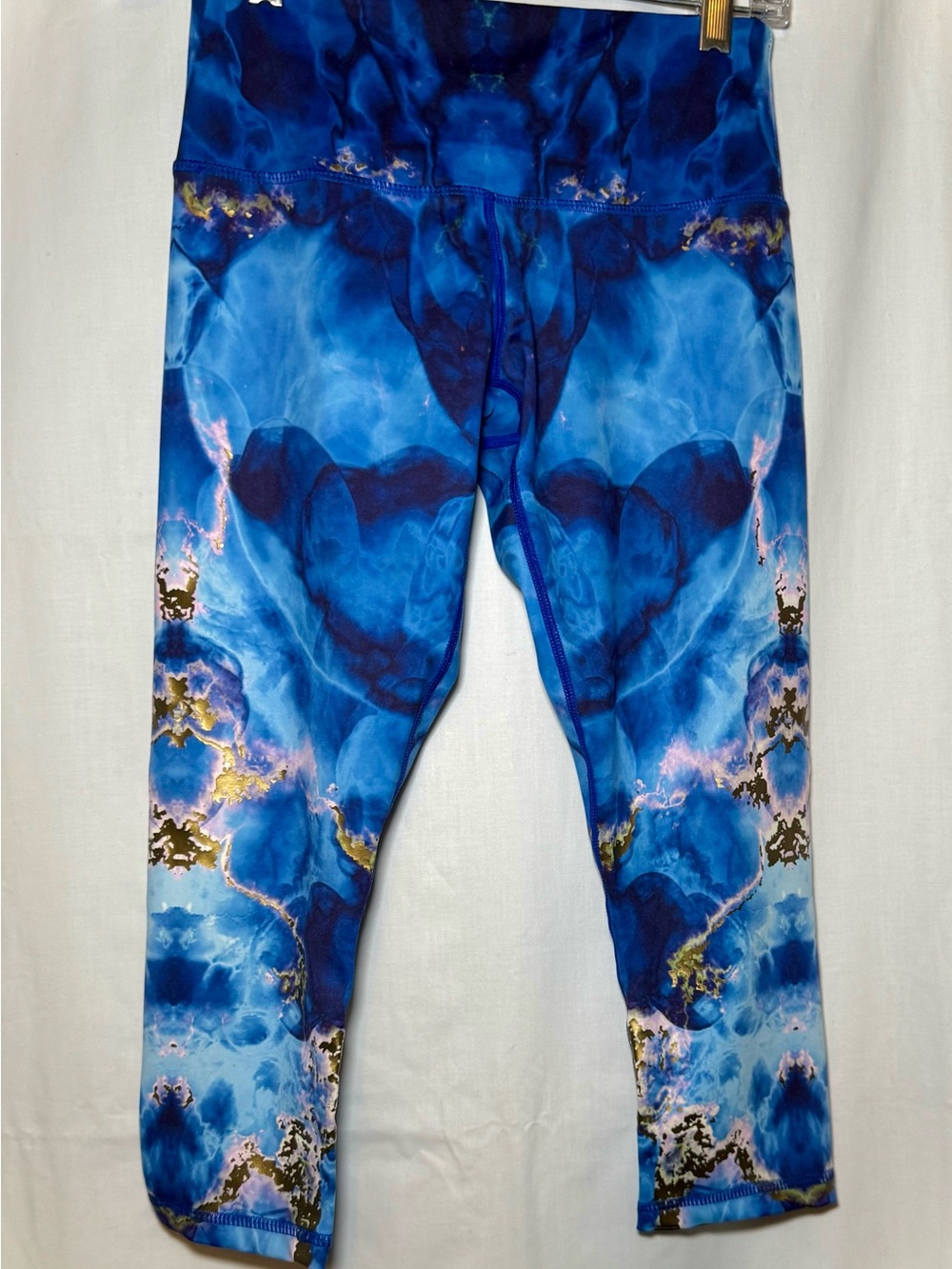 Just Live Women's Blue Marble-Print Capri length Leggings